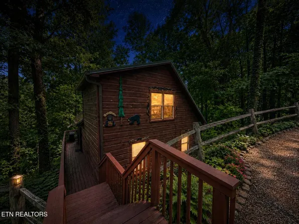 1031 Elm Cir, Pigeon Forge, TN 37876
