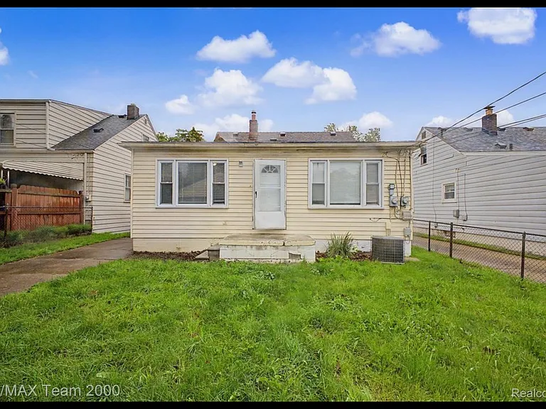 5635 Westpoint St — Photo 27