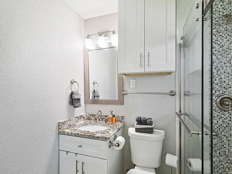 530 E Tyler St — Photo 24