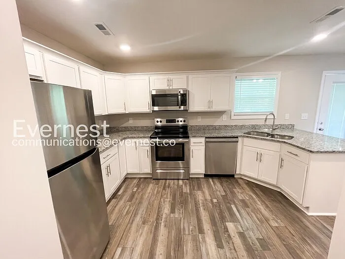 1267 Kendall Dr — Photo 5