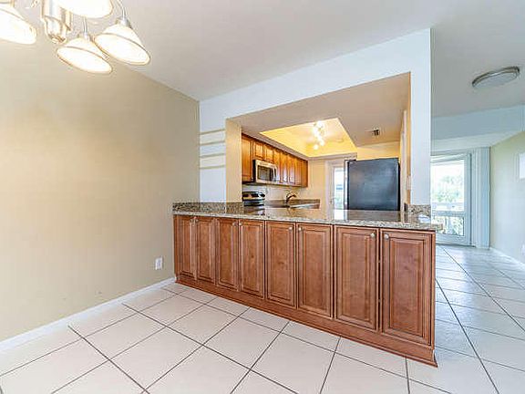 5th image of 80 Venetian Dr #301