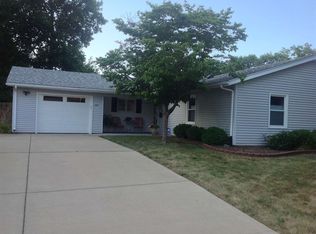 2137 Fairway Dr, Springfield, IL 62704