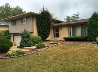 15409 Pine Dr, Oak Forest, IL 60452