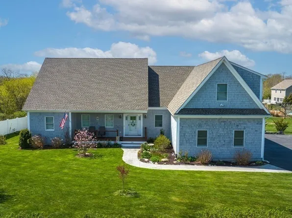 110 Greystone Ter, Portsmouth, RI 02871