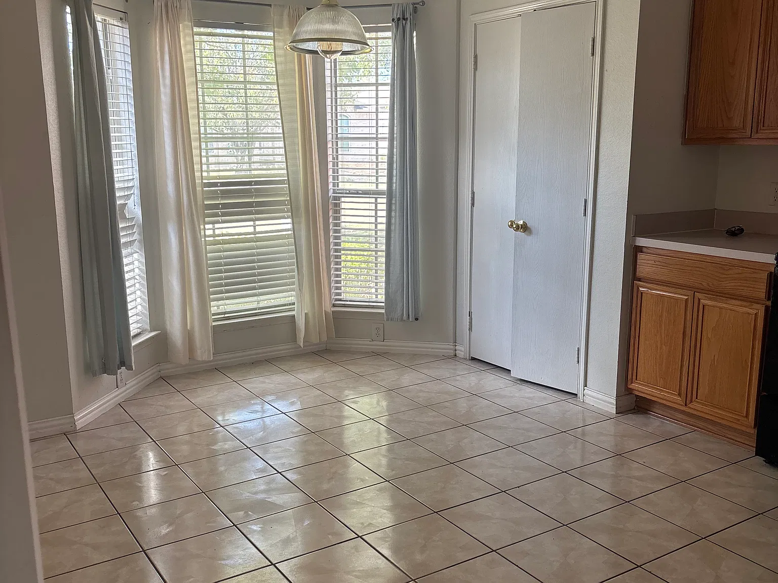 3 bed, 1459 sqft, $1,985 — Photo 4
