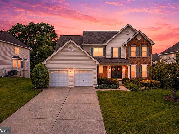 2nd image of 926 Meadow Ct