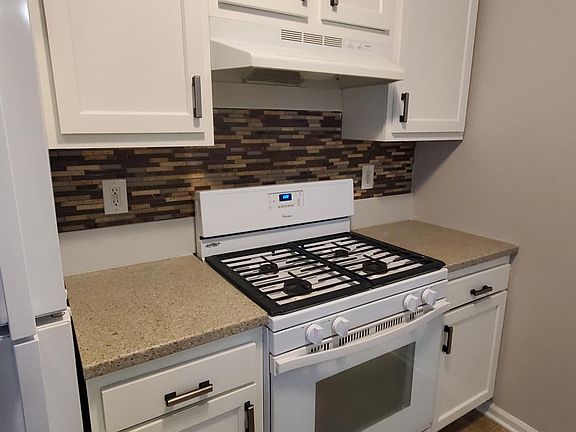 3rd image of 180 Rockwell Ave