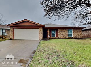 3528 Park Lake Dr, Fort Worth, TX 76133