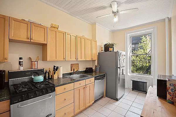 1st image of 423 E 84th St APT 4