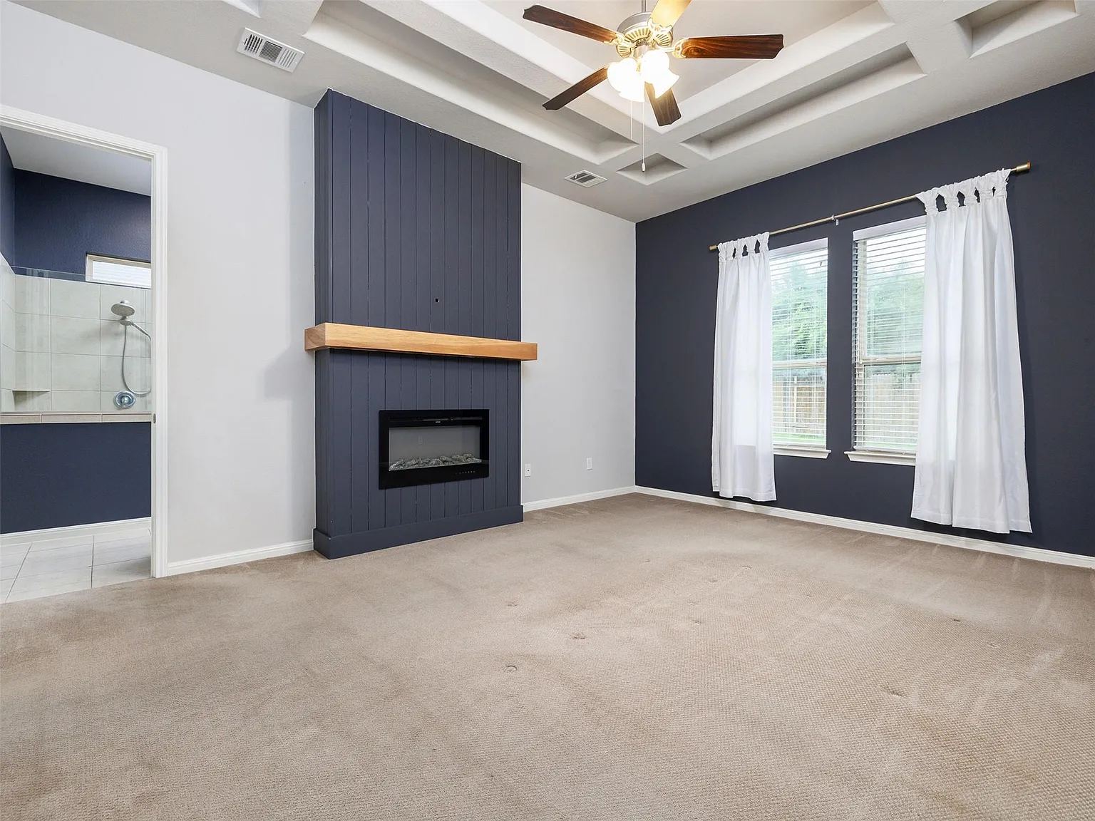 4 bed, 2.5 bath, 2445 sqft, $2,600 — Photo 2