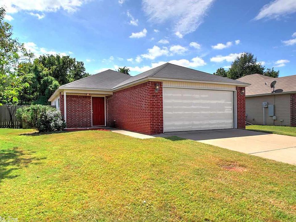 1st image of 608 Saunders Dr