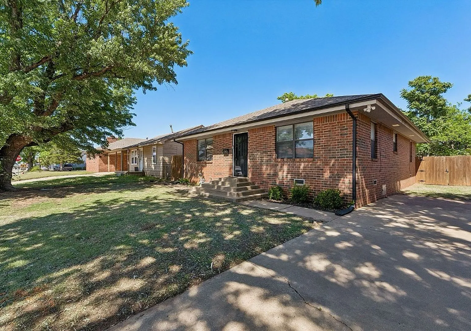 Location, space, and style come together in this beautifully remodeled home located practically o... — Photo 2