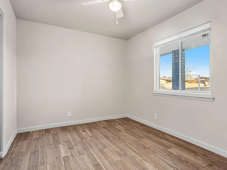 513 Gilmore Way — Photo 16