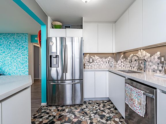 5th image of 780 NE 69th St APT 1010