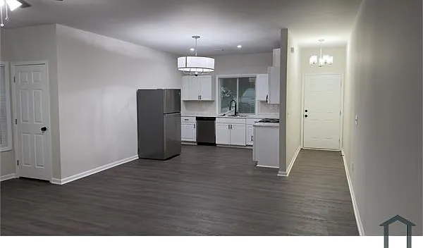 3 bed, 1600 sqft, $2,500 — Photo 3