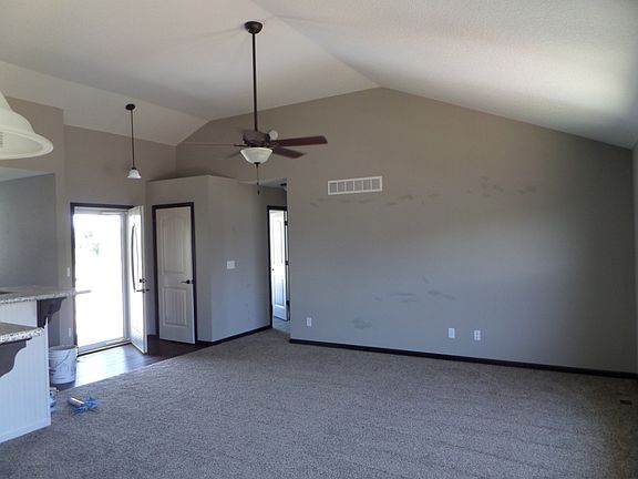 2nd image of 4312 SE Whiteoak Ln