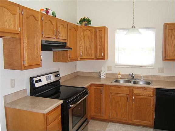 3rd image of 5671 Hillary St