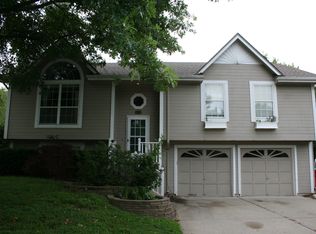 4013 NW Hidden Pointe Dr, Blue Springs, MO 64015