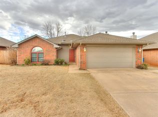 1704 Pinnacle Ln, Edmond, OK 73003