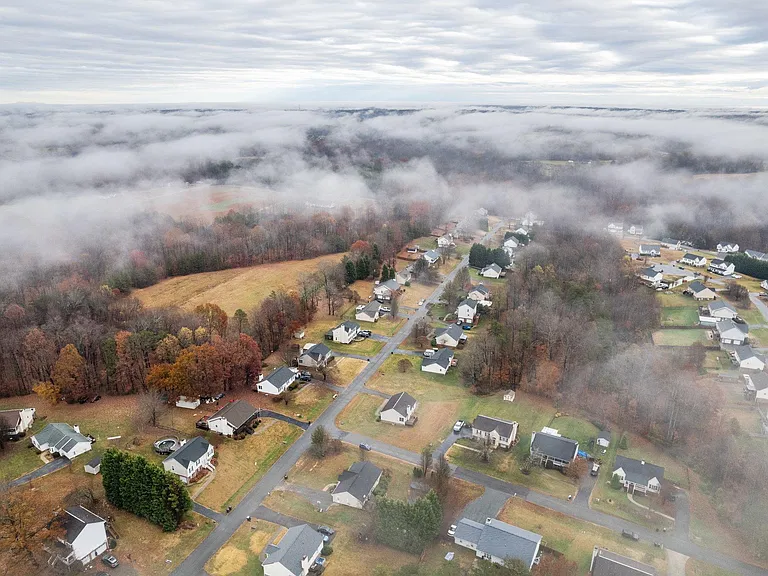 6818 Salem Quarter Rd — Photo 47