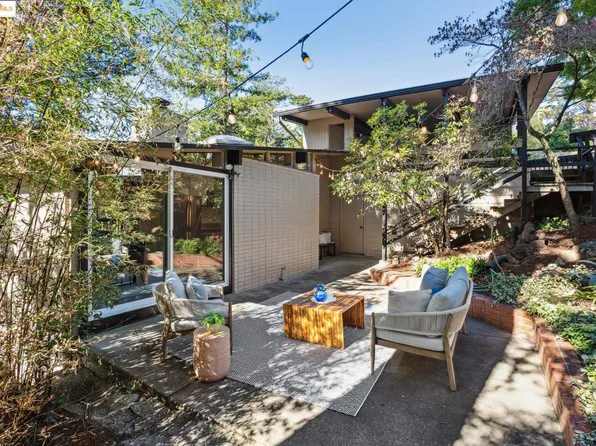 7000 Saroni Dr, Oakland, CA 94611