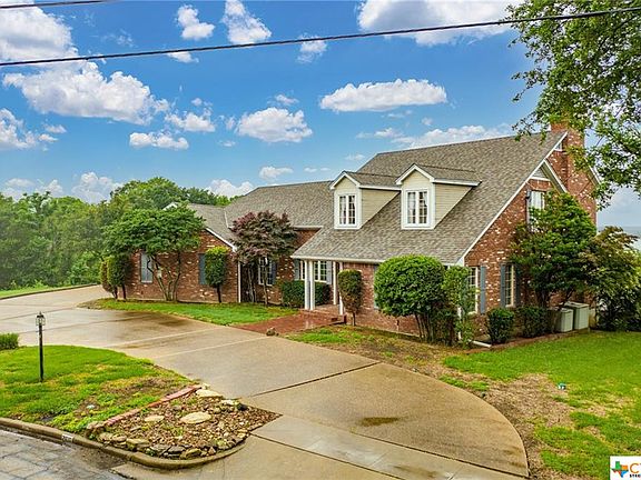 3rd image of 2616 Westbury Cir