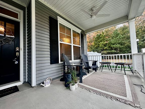3rd image of 2228 Martlet Ln