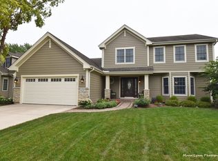 600 Doral Ln, North Aurora, IL 60542