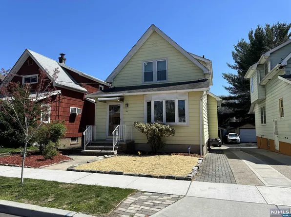 290 Willow Ave, Lyndhurst, NJ 07071