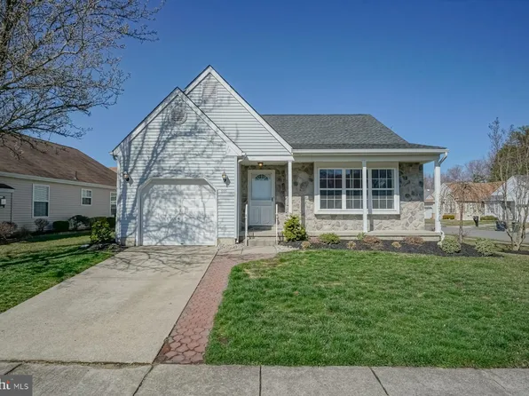 555 Saint Kitts Dr, Williamstown, NJ 08094