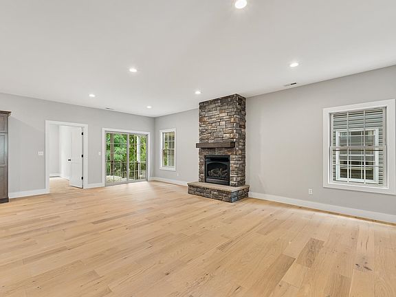 4th image of 227 Woodland Dr