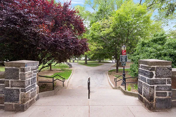 Sold by Level Group | media 9