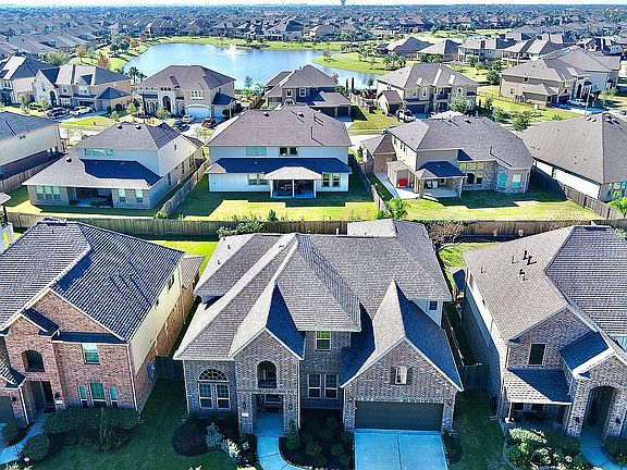 3rd image of 2410 Trocadero Ln