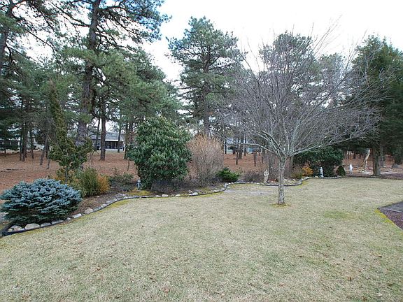3rd image of 20 Beaverbrook Dr