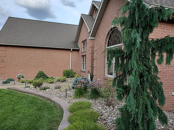 2nd image of 1411 Boulevard Dr
