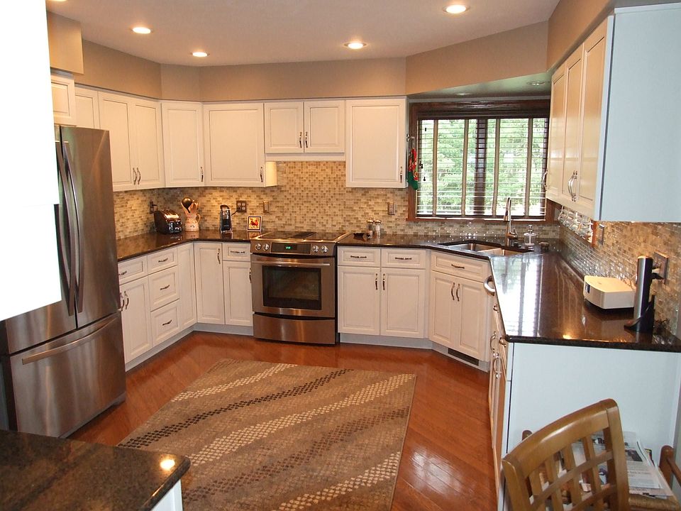 2nd image of 28 Jeffrey Way