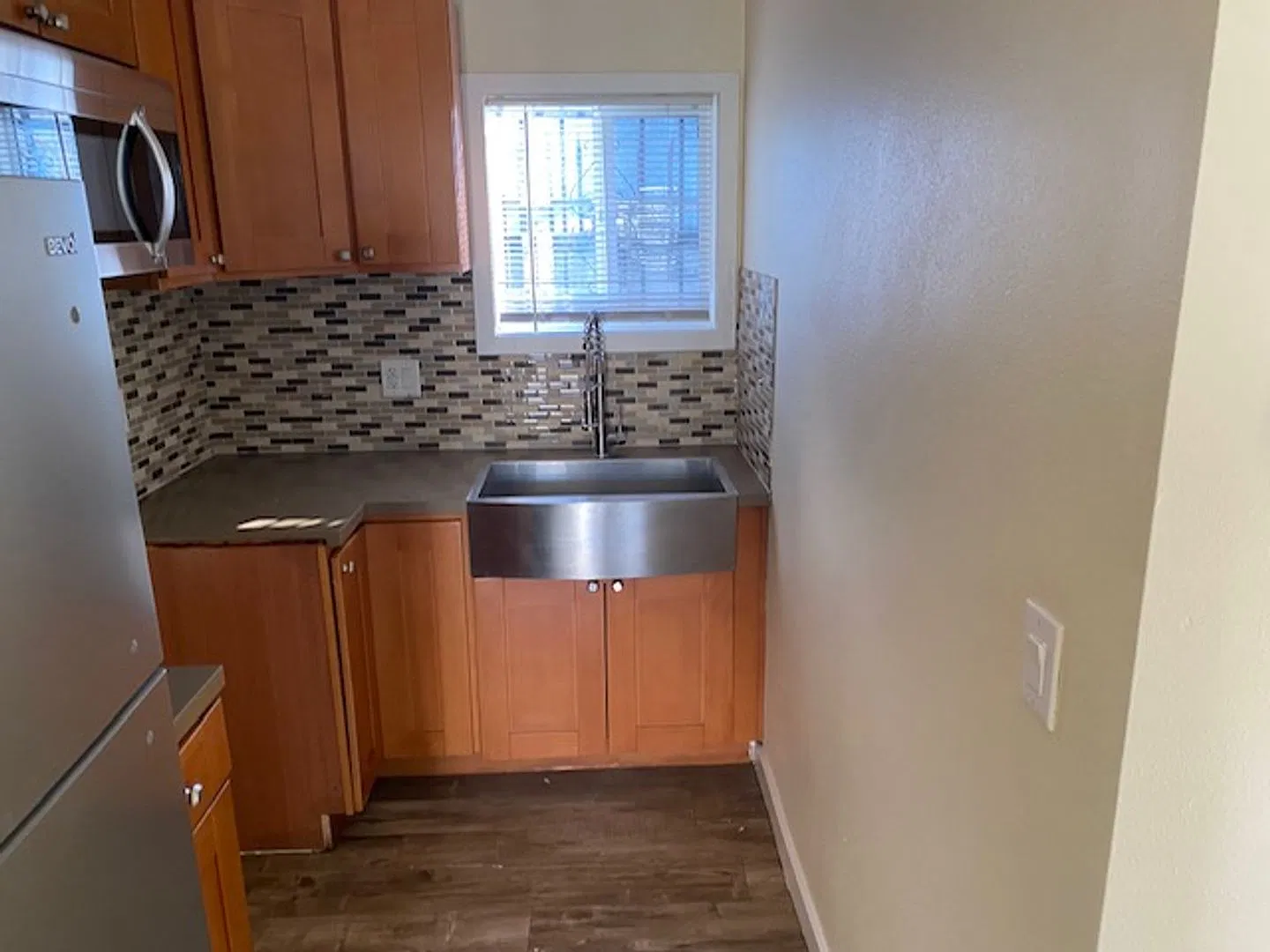 2 bed, 1.0 bath, 800 sqft, $2,050 — Photo 2