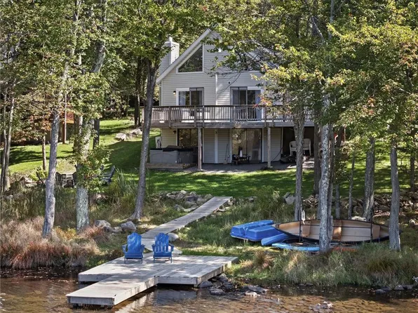 5170 Classic Dr, Tobyhanna, PA 18466
