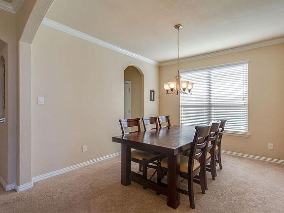 5th image of 182 Balfour Dr