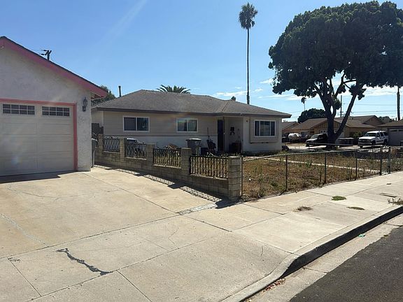 3rd image of 2040 Curran St