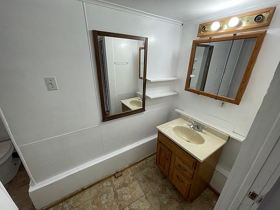 4th image of 132 Johnston Ave