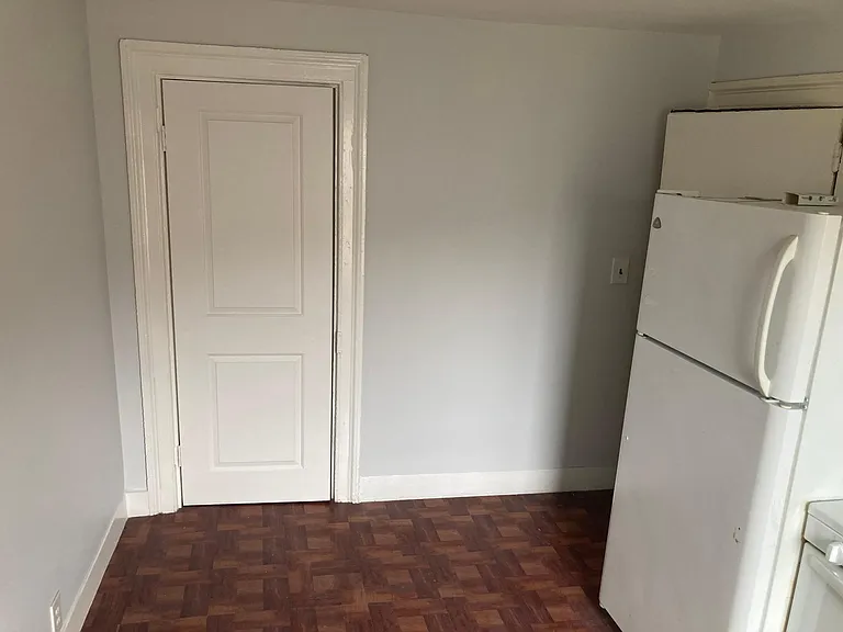618 Madison Ave #8 — Photo 5