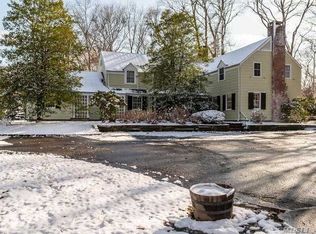 338 Woodbury Rd, Cold Spring Harbor, NY 11724