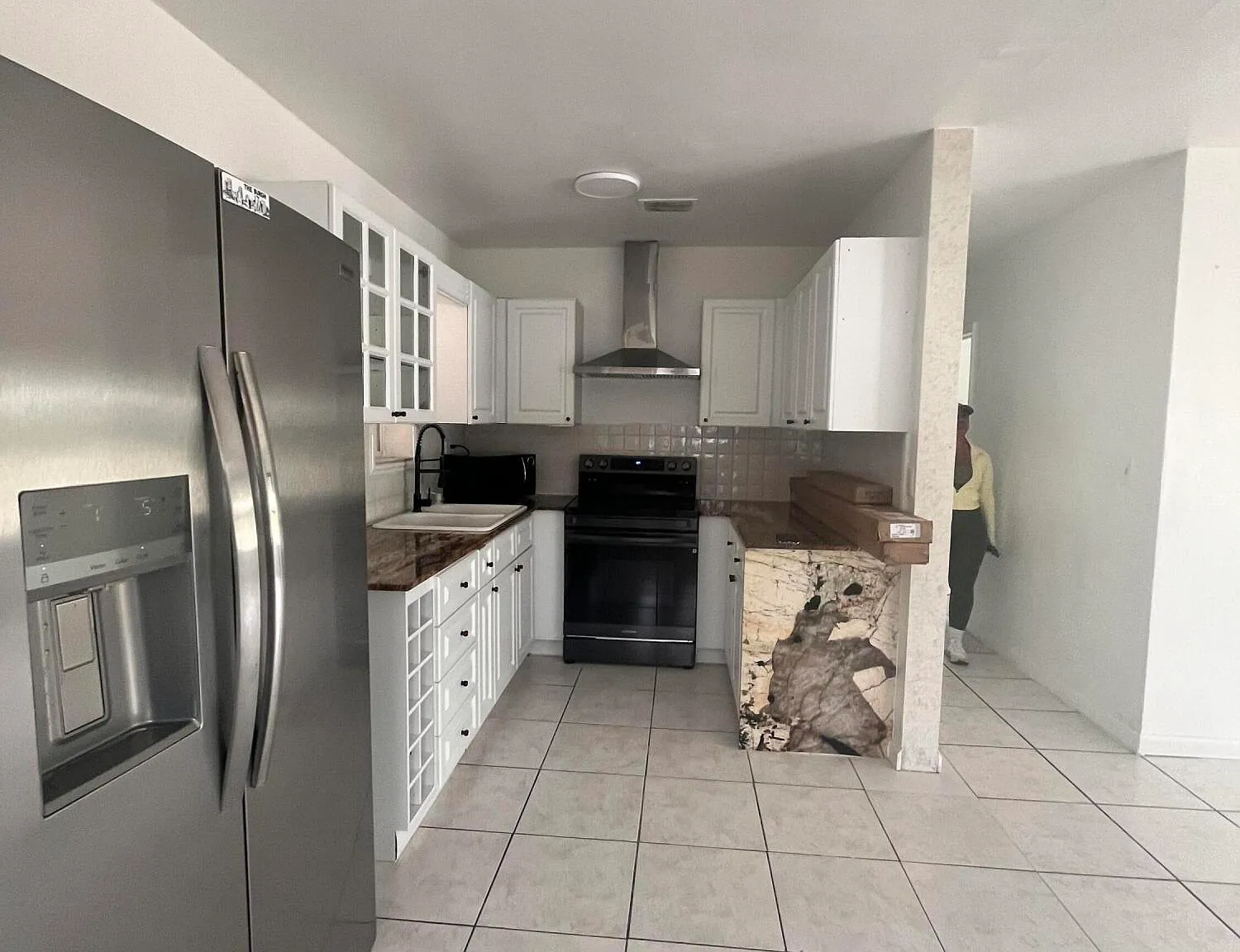2 bed, 1.0 bath, 1000 sqft, $2,300 — Photo 4