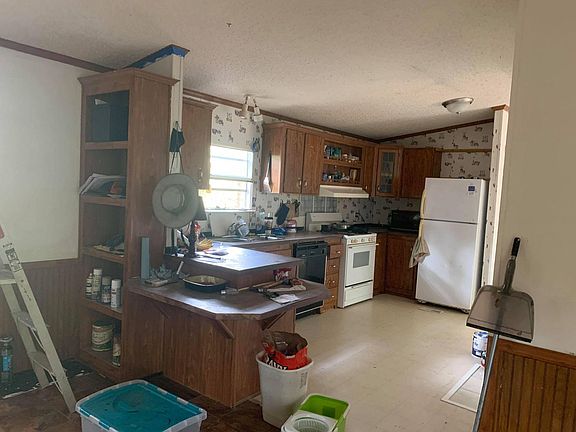 3rd image of 27930 Bonnie Ln