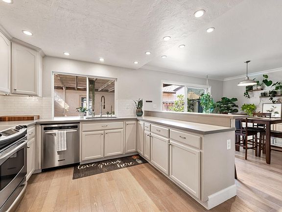 4th image of 784 Mendecino Way