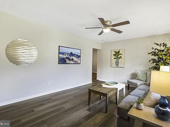 3rd image of 23 Oakdale Ln