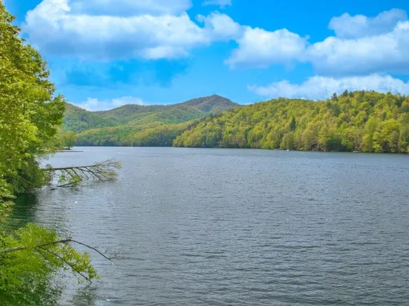 292 Nantahala Shrs, Topton, NC 28781