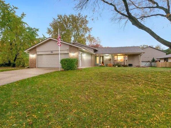 6129 Denwood Dr, Rockford, IL 61114