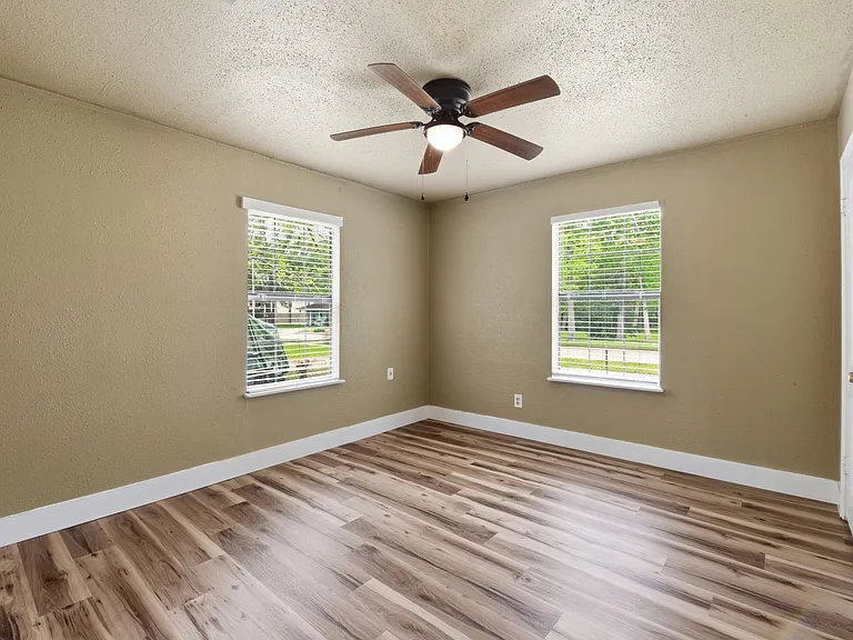 1109 E Walker St — Photo 9